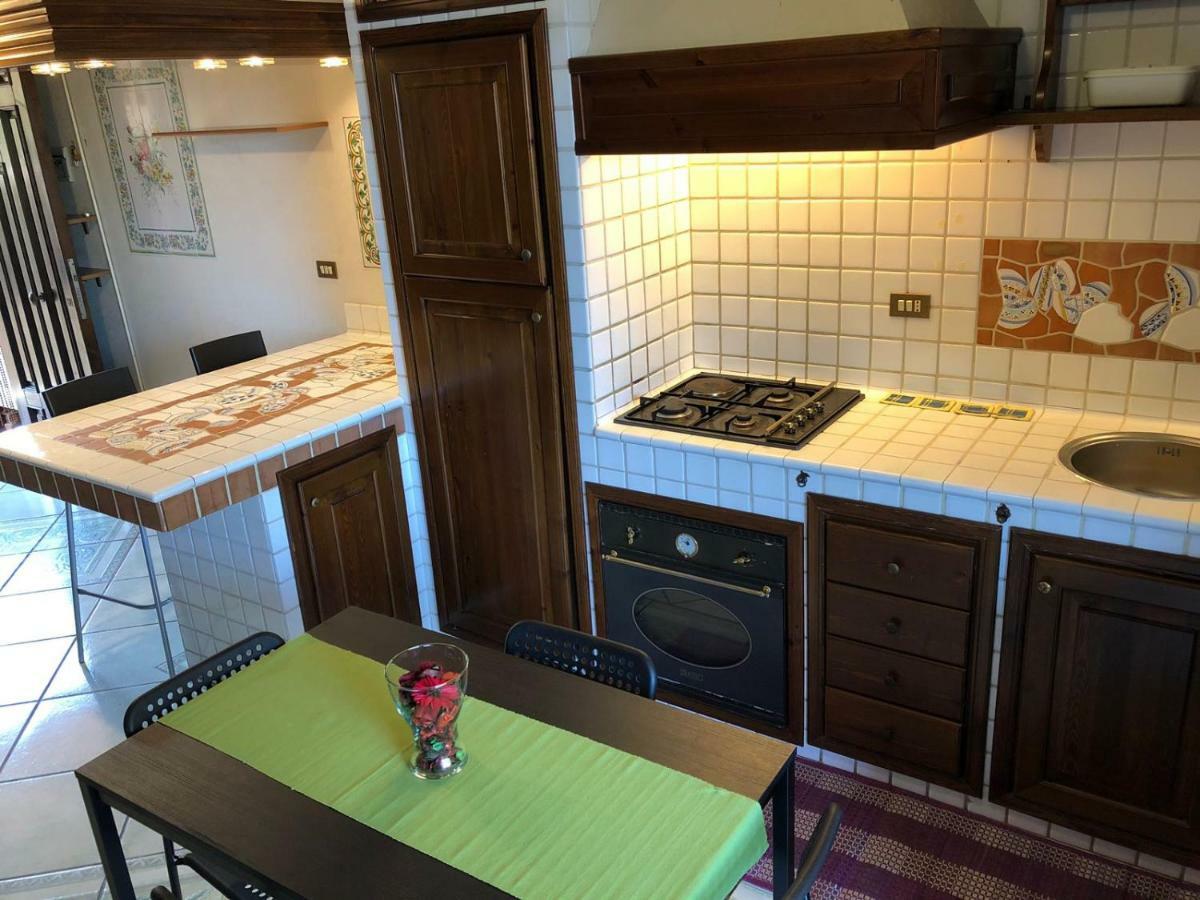 Adele'S Apartment - Mulinia Residence อาชิเรอาเล ภายนอก รูปภาพ