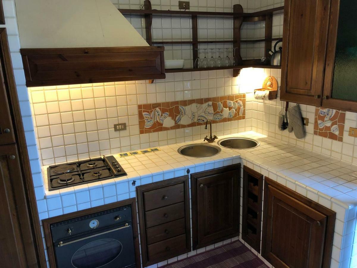 Adele'S Apartment - Mulinia Residence อาชิเรอาเล ภายนอก รูปภาพ
