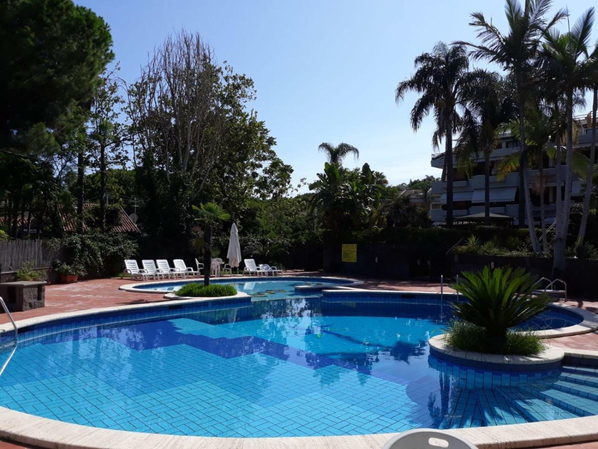Adele'S Apartment - Mulinia Residence อาชิเรอาเล ภายนอก รูปภาพ